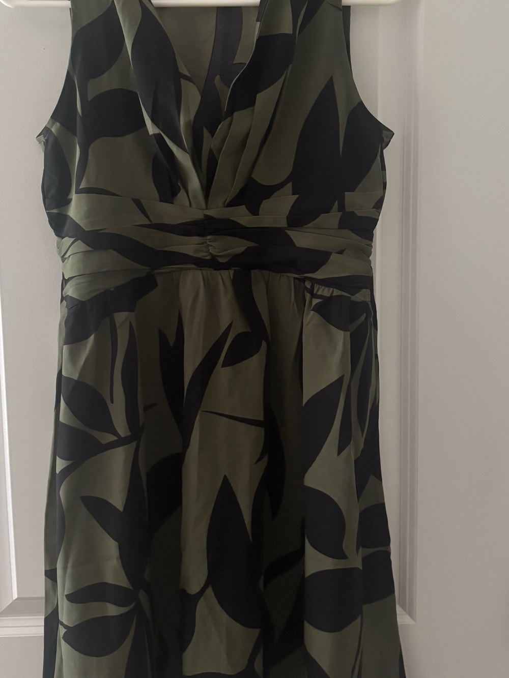 SHEIN Olive Green and Black Leaf-Print V-Neck Dress